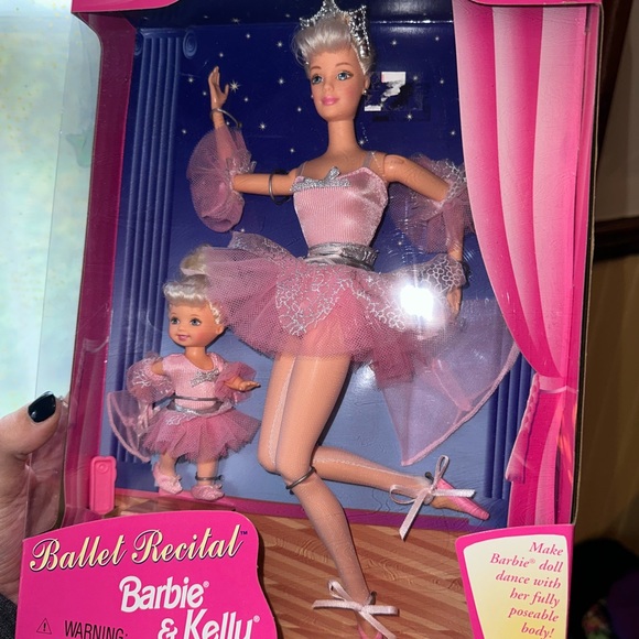 Barbie & Kelly Ballet Recital Gift Set 1997 - Picture 2 of 5